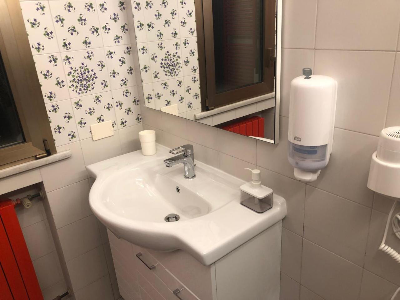 Appartement 8- Tourist House Bologna - Light House - Self Check-In Extérieur photo